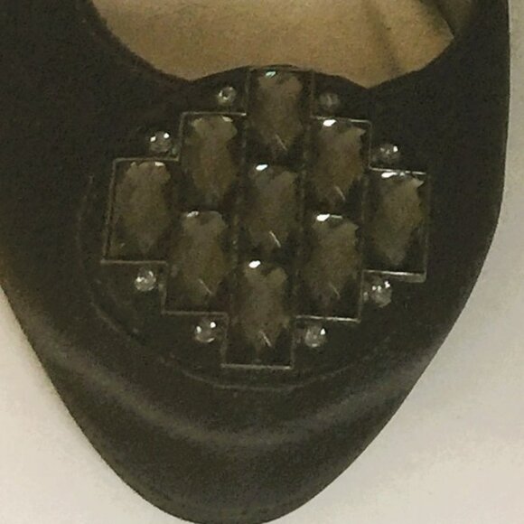 B2- BLACK SATIN PUMPS WITH JEWELED APPLIQUE ON TOE - Picture 2 of 3